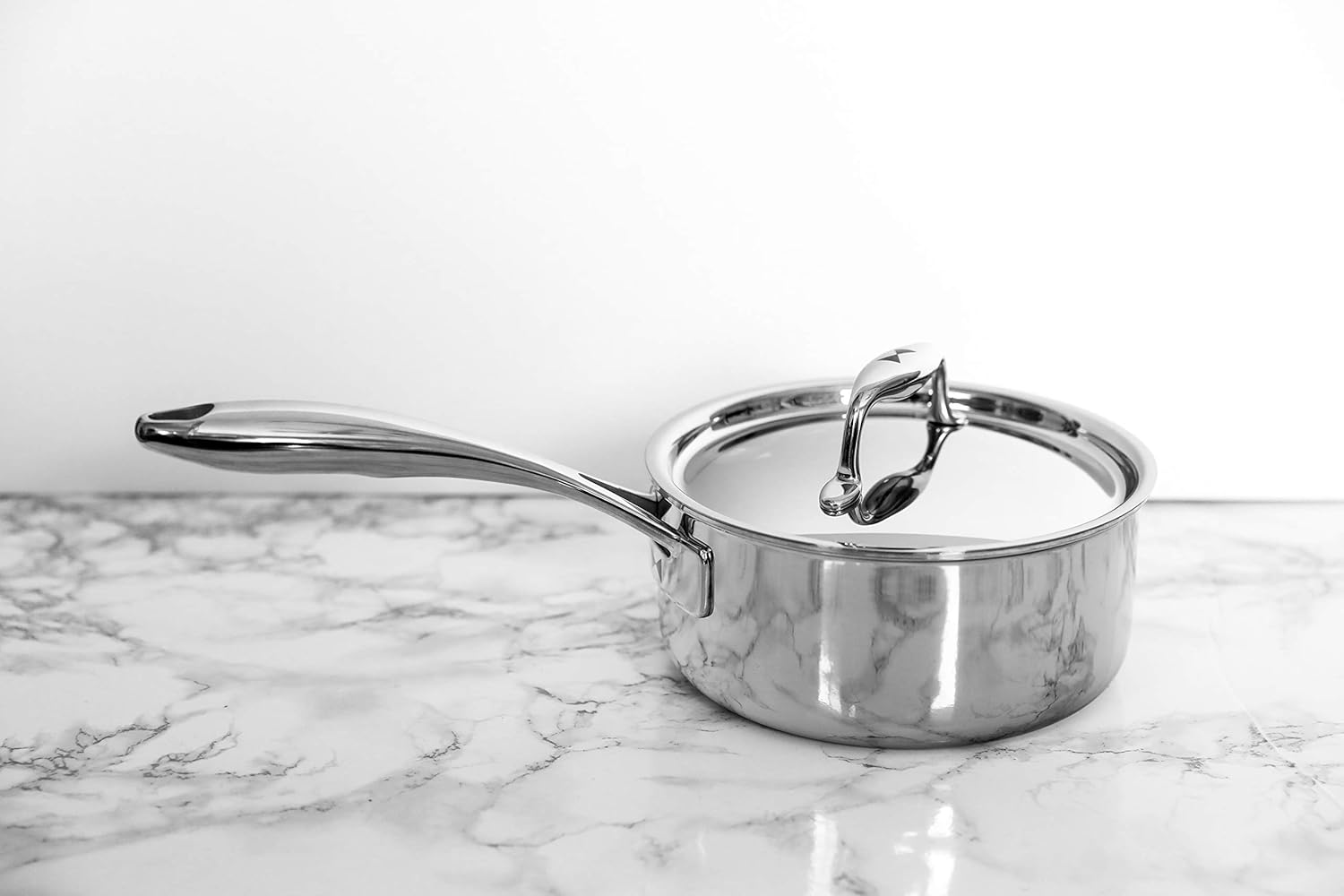 Versatile 15-Quart Heat-Ready Saucepan with Lid Elevate Your Cooking