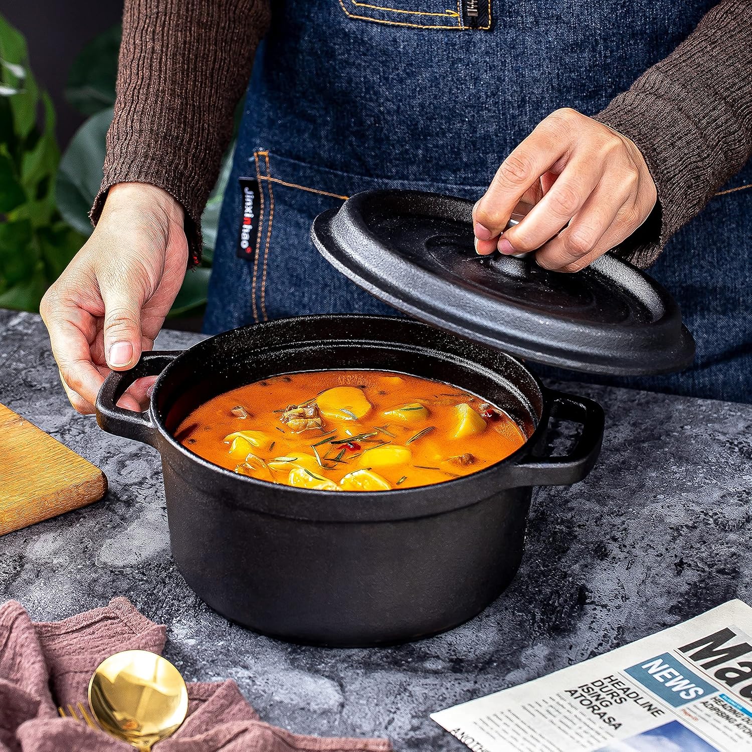 4 Quart Bruntmor Cast Iron Braising Pan with Lid and Handles